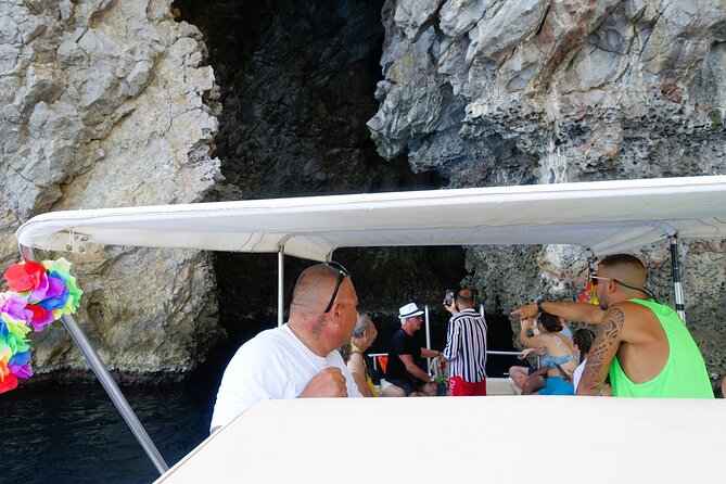 Escursioni in barca Taormina Giardini Naxos Isola bella - Aperitivo on Board: Prosecco, Sicilian Snacks, and a Few Small Comforts