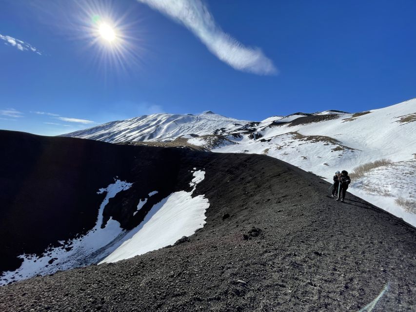Etna: Craters of the 2002 Eruption Trekking Experience - Meeting at Chiosco Bar Mareneve and timing the 3-hour window