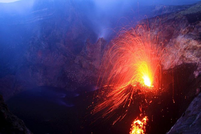 Etna, Summit Craters - The 1.5-hour uphill to the crater rim: where the hike turns real