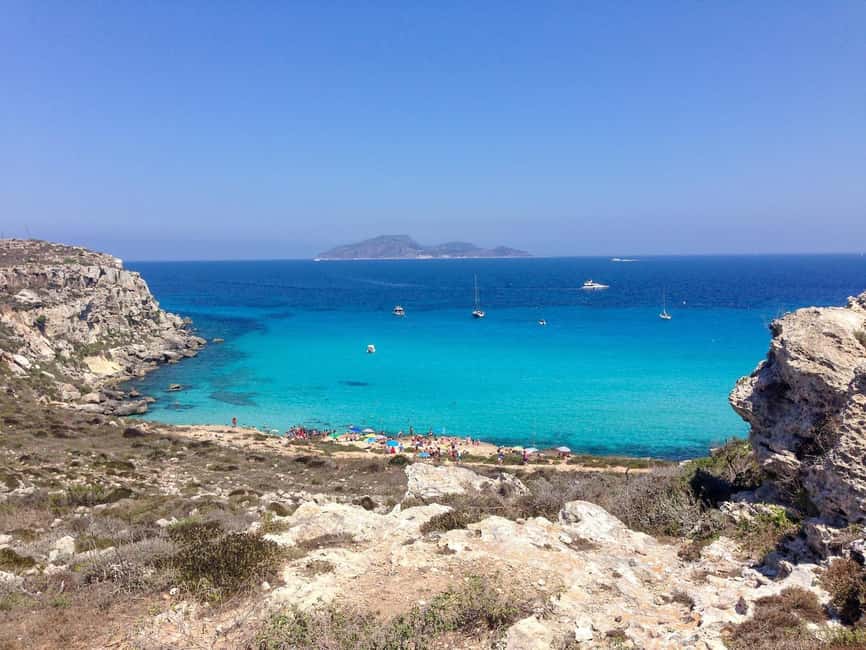 Favignana and Levanzo with Elisabetta II - Levanzo: more relaxed stops, sea caves, and a champagne moment