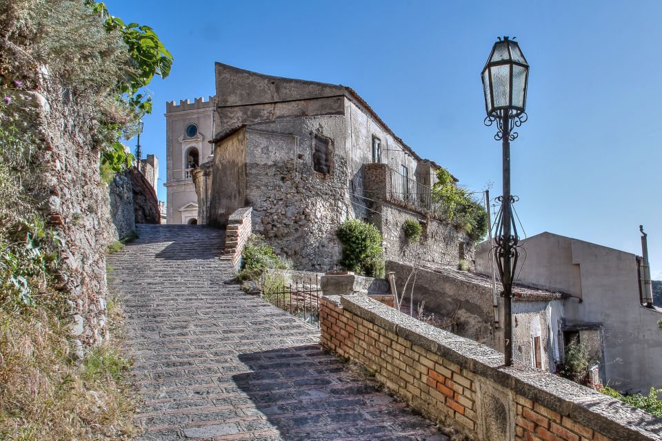 From Catania: Guided Godfather Tour with Taormina Visit - Forza d’Agrò: the staircase climb and the Durazzesco Arch