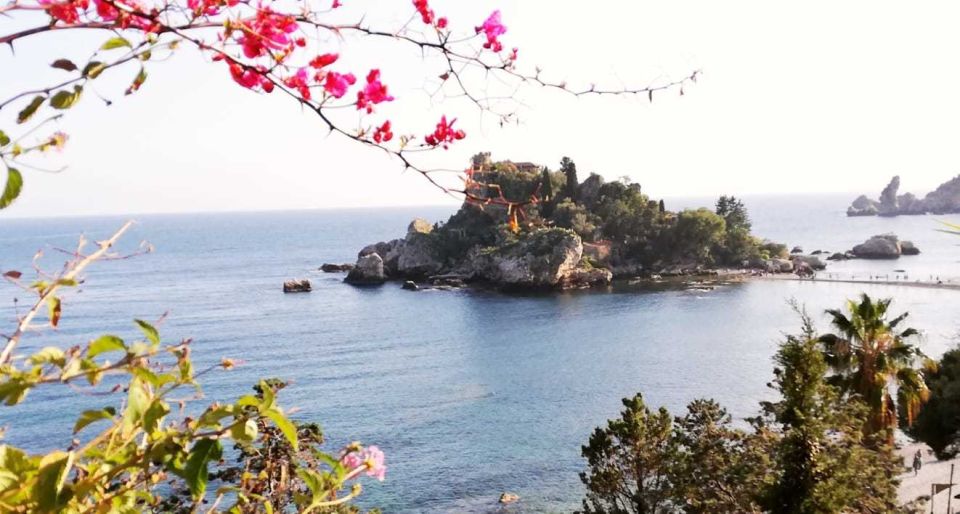 From Catania: White Lotus tour Taormina, Castelmola & Naxos - Giardini Naxos in 30 minutes: what you should focus on