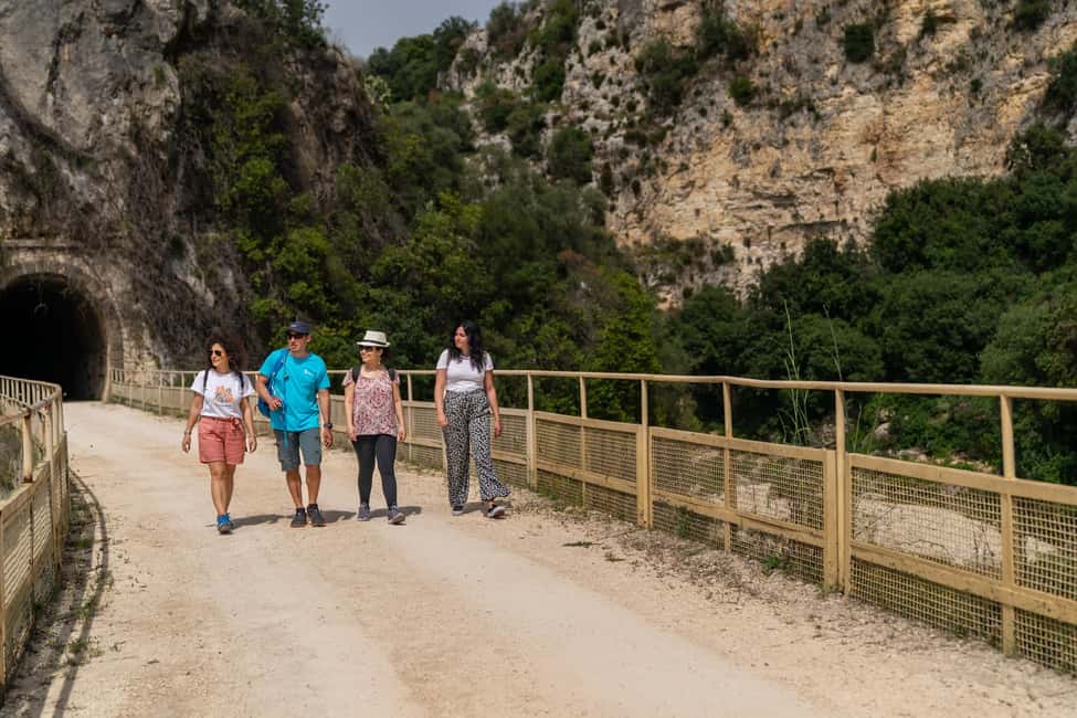 From Siracusa: Pantalica Nature Reserve Guided Hiking Tour - The Valle dell’Anapo viewpoint time: what to notice while you’re walking