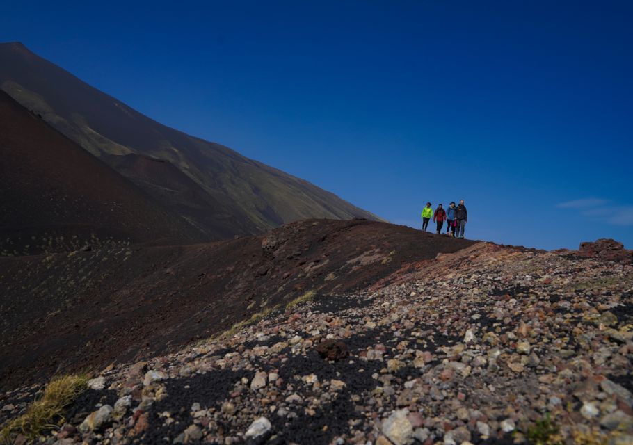 From Syracuse: Mount Etna Guided Morning Hike & Food Tasting - Getting to altitude: what the ~2000-meter hike really feels like