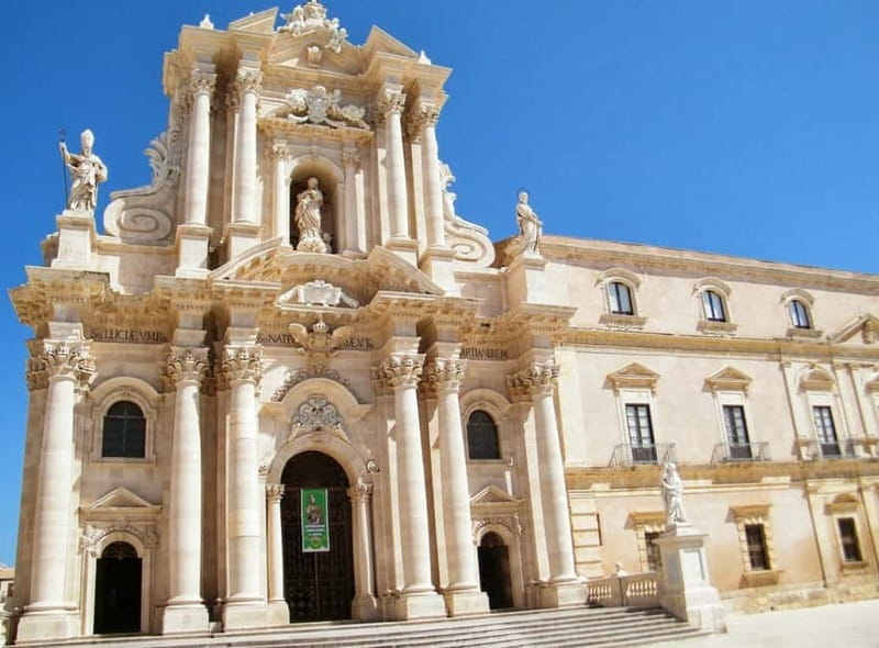 From Taormina: Full-Day Guided Tour of Syracuse - Fountain of Arethusa and the cathedral area: easy wins for photos