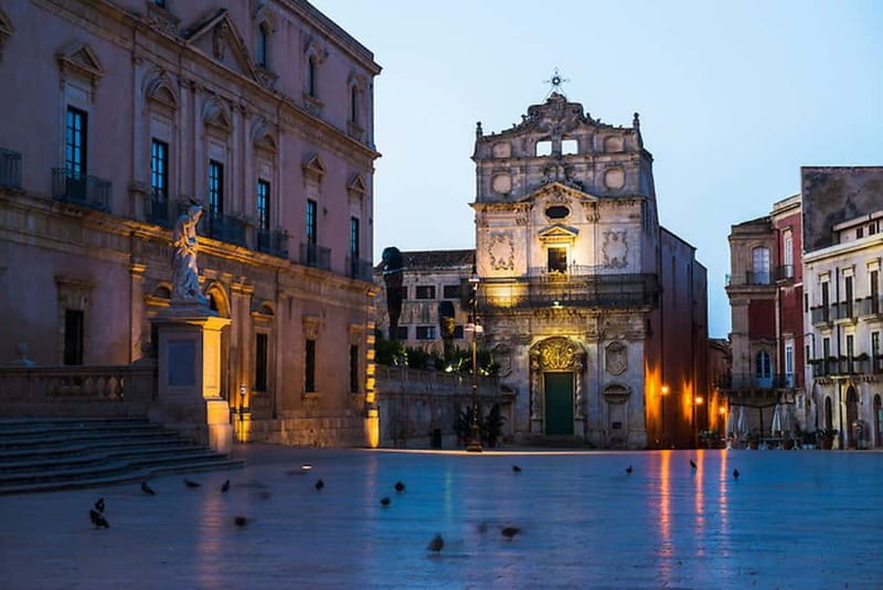 From Taormina: Syracuse Tour with lunch in Food Market - Duomo Square: the core of Ortigia’s religious center
