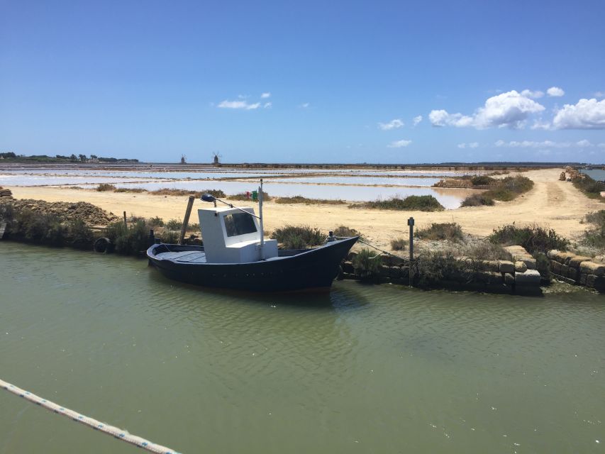 From Trapani: Stagnone Islands of Marsala and salt pans - From Trapani to Marsala: the 30-minute van that sets the tone