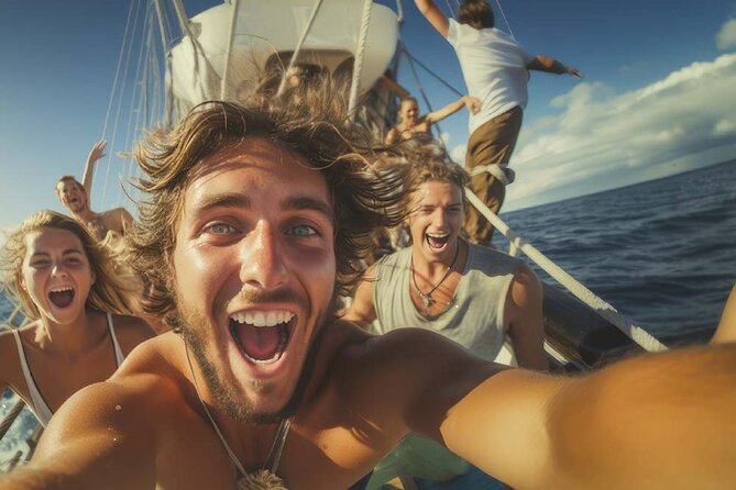 Full Day on board with lunch in luxury private tour - From the meeting point to the port: what your timing should feel like