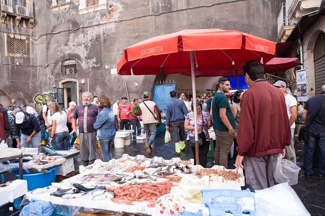 Gastronomic Street Food Tour of Catania - Piazza del Duomo: the UNESCO start that sets the mood