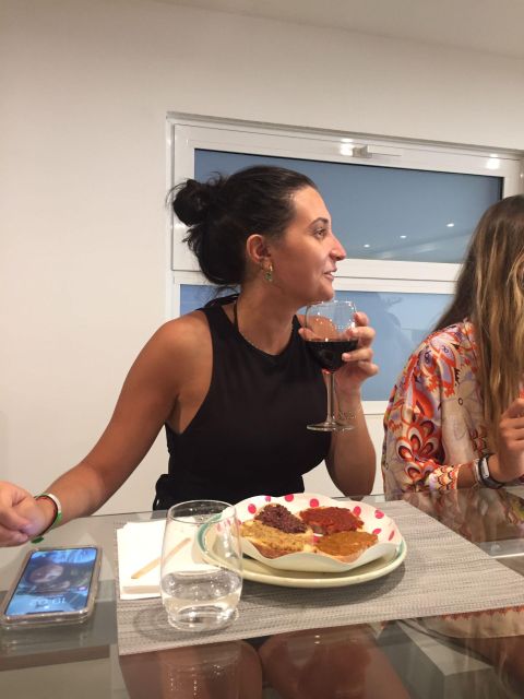 Giardini Naxos, Taormina: Etna Wine and Oil Tasting - What’s on the tasting table: 5 EVO oils, 4 wines, 9 spreads