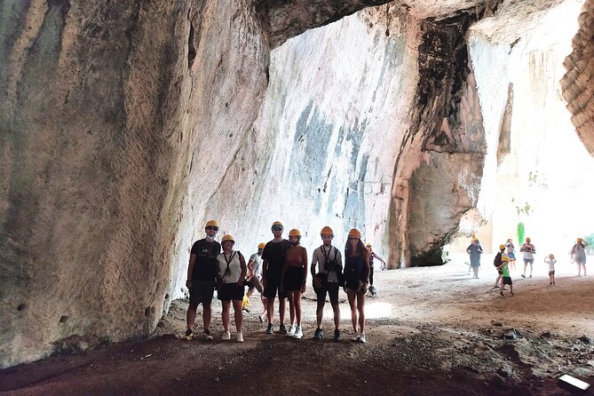 Group guided tour of the archaeological park of Neapolis - Stop 4: Ara di Ierone, a short stop with a noticeable mood