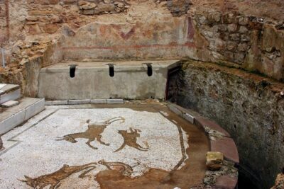 Guided tour of Villa Romana del Casale with skip the line - Thermal baths first: feeling the villa’s temperature changes