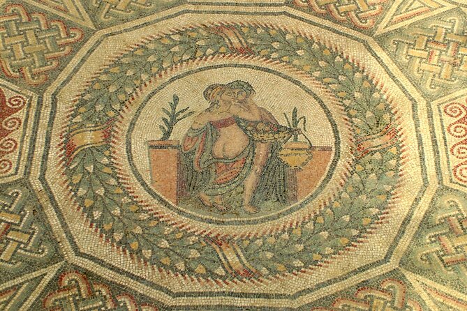 Guided tour of Villa Romana del Casale with skip the line - Private apartments: stepping into the spaces of the domina and dominus
