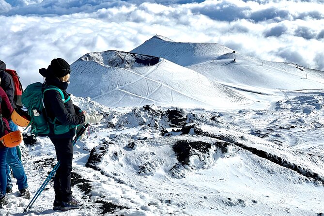 Hike near the summit craters up to the maximum safe altitude currently foreseen - Cable car to 2,500 m: energy-saver, but still a real hike