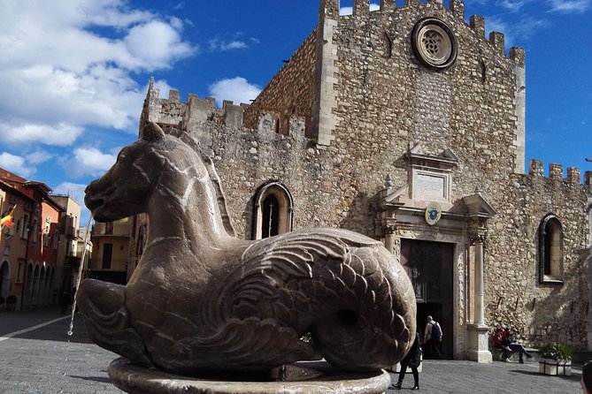 Messina Shore Special Tour of Taormina and Castelmola plus Panoramic Lunch - Porta Catania di Taormina: Your 2 Hours to Wander the Main Act