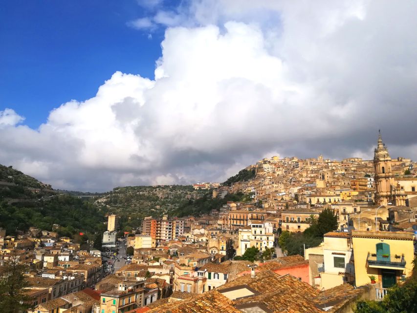 Modica private tour: the chocolate town in Sicily - How your guide reads the facade and the interior at San Giorgio
