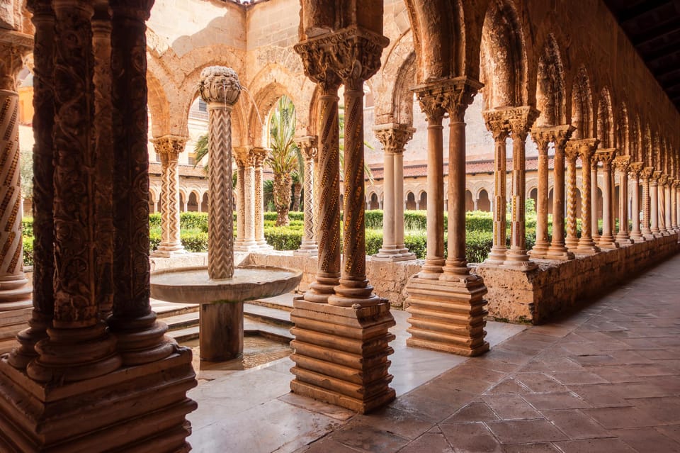 Monreale Cloister Ticket with Audio App - The fountain courtyard: a place to breathe and take photos