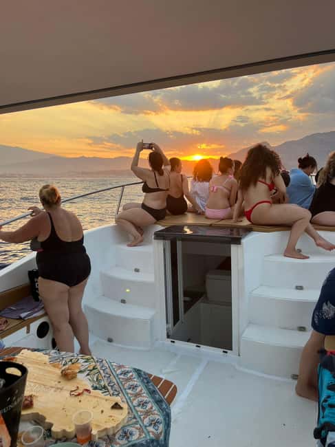 Naxos: Cruise on Isola Bella with swimming, fruit & prosecco - Fruit and prosecco: what’s included, and what to expect from the portion