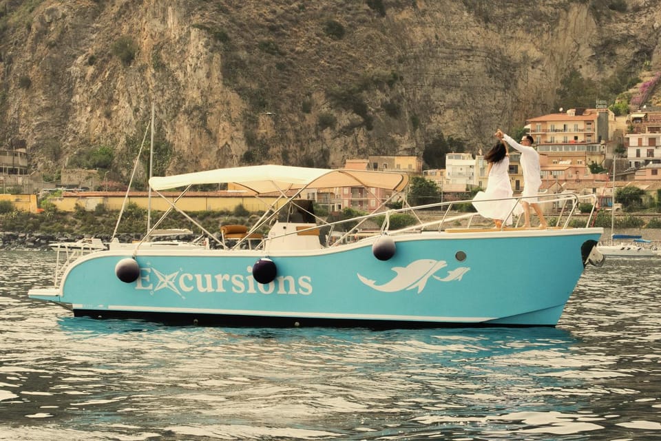 Naxos: Cruise on Isola Bella with swimming, fruit & prosecco - Taormina from the water: photo stop, aperitif, and sea-level magic