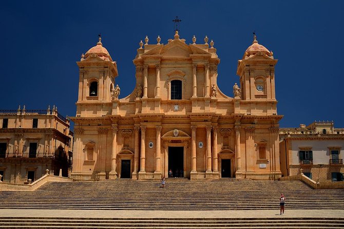 Noto Private Tour from Syracuse with sicilian "Arancino" - Guides you might meet: styles that make Baroque click