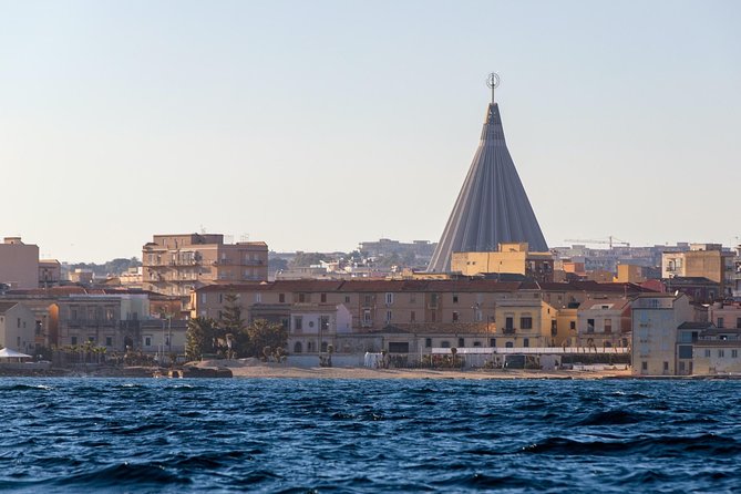 Ortigia by boat - Sea caves in Syracuse: what “penetrate inside” means for your view