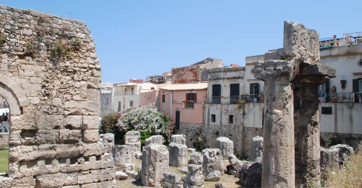 Ortigia guided night tour, Syracuse - Getting oriented fast at the Temple of Apollo