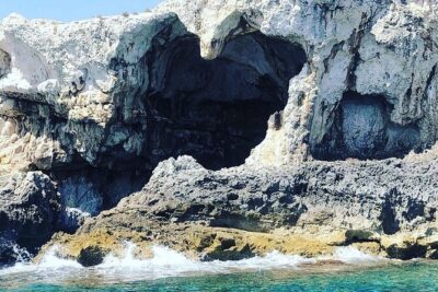 Ortigia Island and Sea Caves Boat Tour with Prosecco - First Stop: Castello Maniace views from the sea