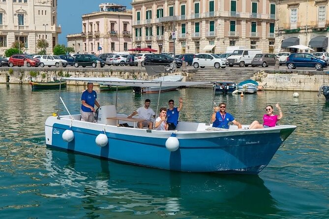 Ortigia Island and Sea Caves Boat Tour with Prosecco - Fonte Aretusa by sea: the cold-spring swim and the contrast