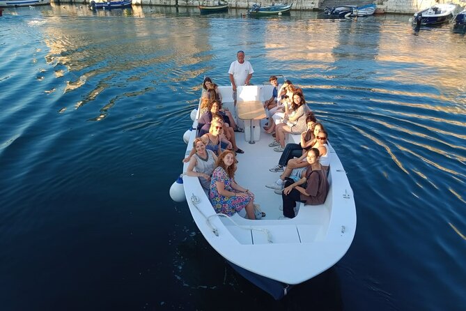 Ortigia Island and Sea Caves Boat Tour with Prosecco - Getting there and handling the practical stuff