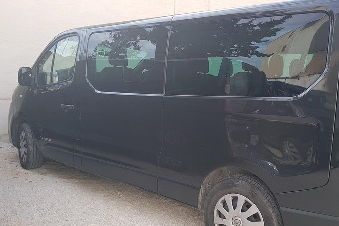 Pacchetto transfer da aeroporto Palermo a Favignana (transfer+ticket aliscafo) - Inside the minivan: comfort, Wi‑Fi, and an English-speaking driver