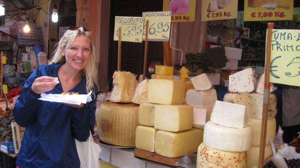 Palermo: 2-Hour Small Group Private Walking and Tasting Tour - Vucciria Market: Pane ca Meusa and the Flavor of Palermo