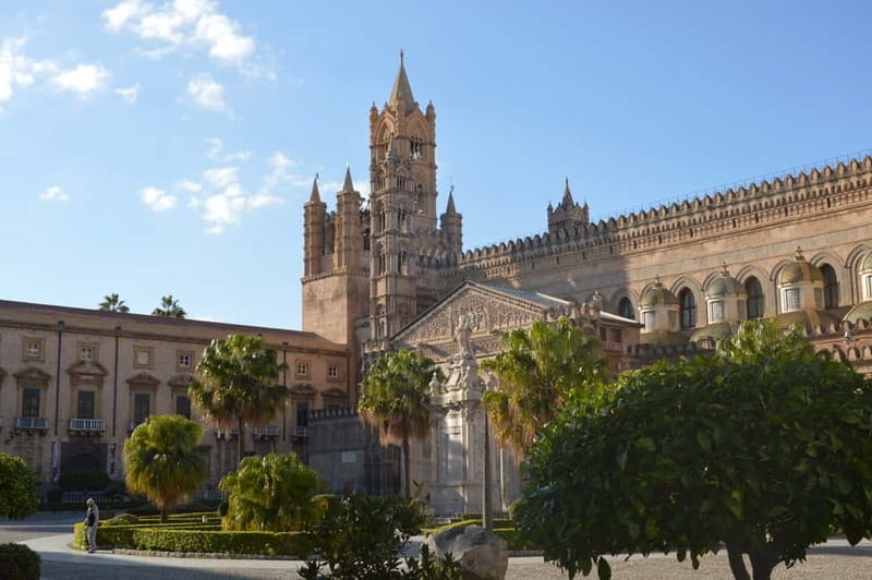 Palermo: Art and Architecture Walking Tour - Fontana Pretoria: a famous fountain with a backstory