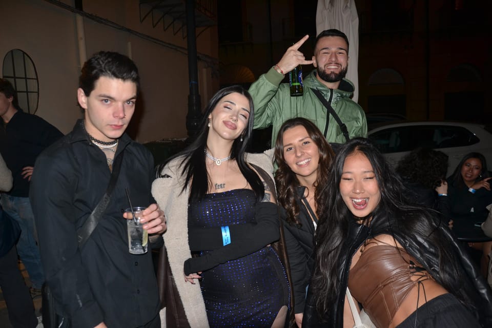 Palermo: Guided Bar Crawl with Shots and Discounts on Drinks - The crowd and the guide: why solo nights feel easier here