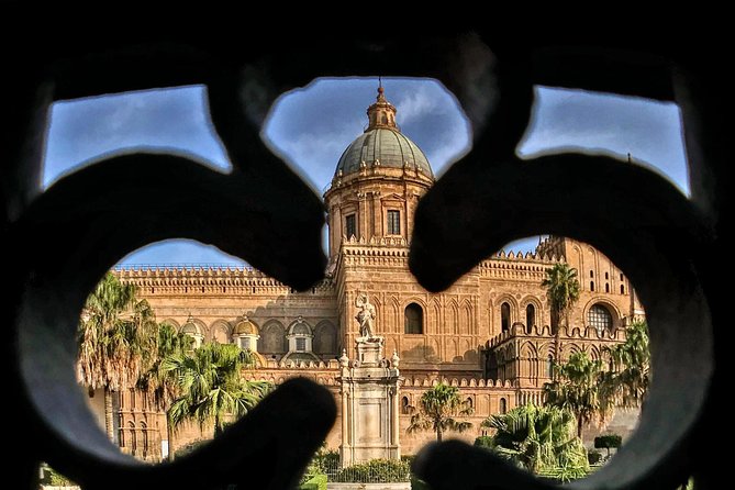 Palermo No Mafia walking tour: discover the Anti-mafia culture in Sicily - Palazzo di Giustizia and Piazza della Memoria: judges as the focus