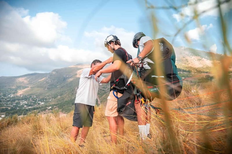 Palermo: paragliding flight with instructor foto and video - How the briefing and gear actually help you enjoy the flight