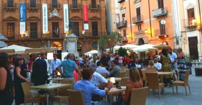 Palermo storie e segreti: tour tra arte misteri e leggende - Meeting in front of Feltrinelli: easy start, clear vibe