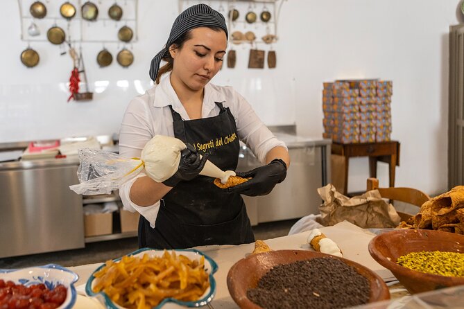 Palermo Street Food & Market Tour by Eating Europe - I Segreti del Chiostro: cannolo espresso and the fresh-filling show