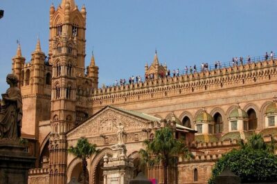 Palermo Street Food tour: art, history and ancient markets - Starting at Piazza Olivella and getting your bearings fast