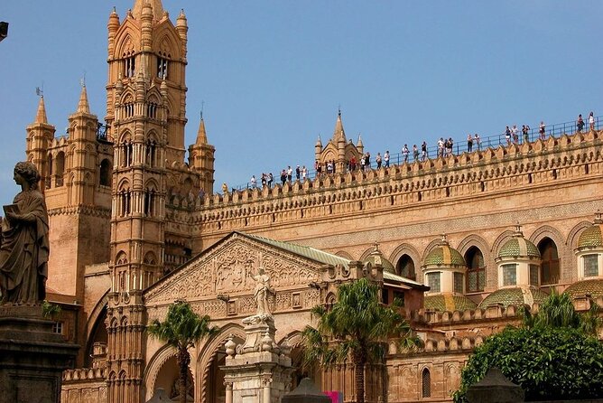 Palermo Street Food tour: art, history and ancient markets - Starting at Piazza Olivella and getting your bearings fast