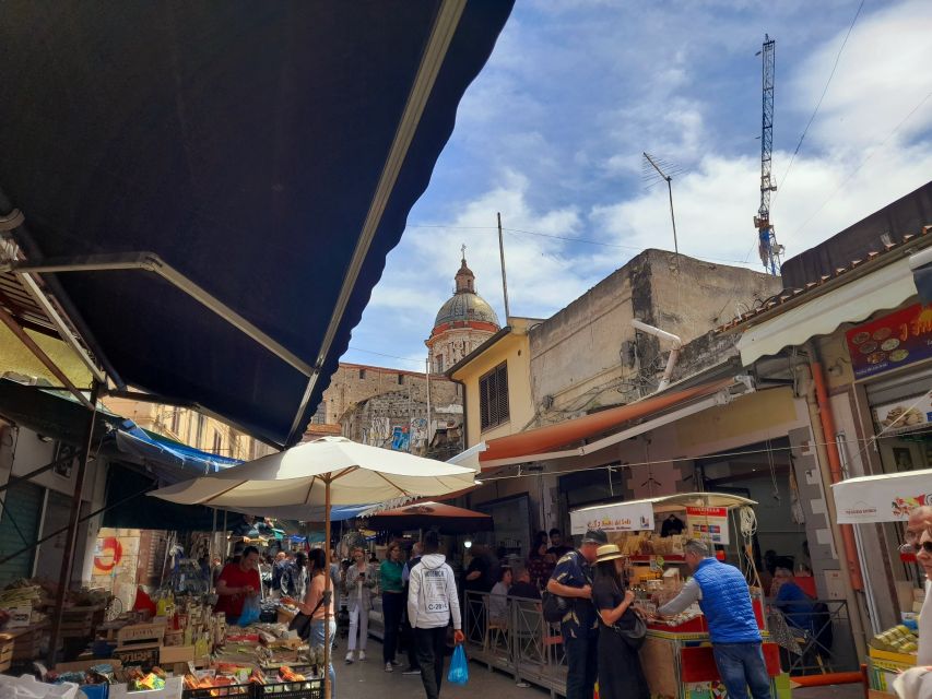 Palermo: Street Food Tour in Ballarò and Vucciria Markets - Historic club stops: bread câ meusa and the stories behind it