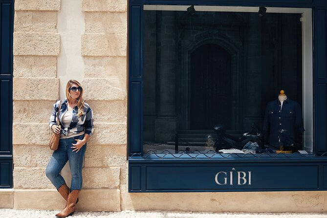 Photoshoot in Syracuse Sicily - Piazza Archimede: lively photos with the Fountain of Diana