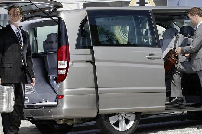 Private Airport Transfer From Taormina to Catania Fontanarossa - The driver approach: calm, prudent driving for peace of mind