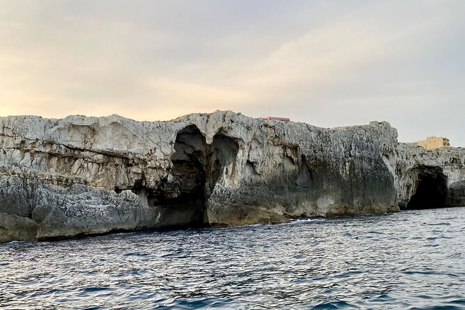 Private boat tour 1h Ortigia and caves with tales - Caves with tales: the route that adds character