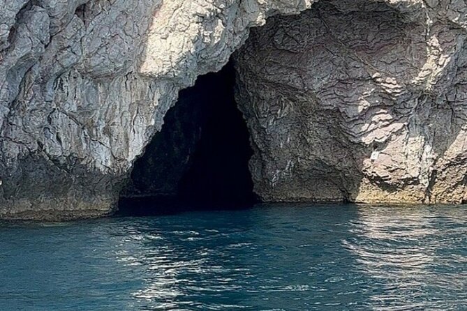 Private boat tour Giardini Naxos Taormina with platter and wine - The captain and pace: how this stays relaxing