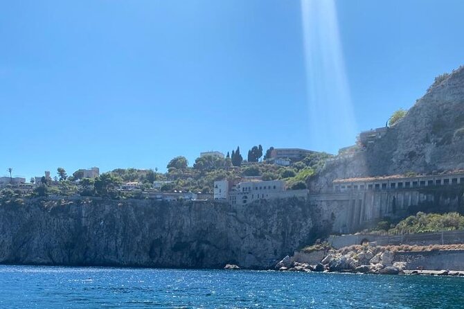 Private boat tour Giardini Naxos Taormina with platter and wine - The platter and wine: what you’re really getting