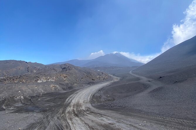 Private excursion on the volcano Etna - The lava-flow cave with helmets and torches: the best change of pace