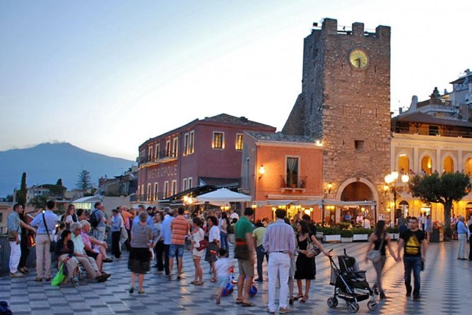 Private Taormina Sunset walking Tour with Aperitif - Golden hour logic: why 5:30 pm works so well in Taormina