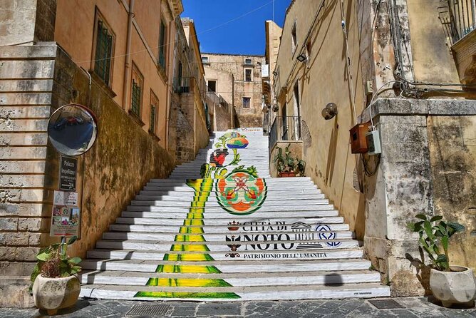 Private Tour of Syracuse, Ortigia and Noto - Syracuse Cathedral and the old-city rhythm (and when to add Neapolis)