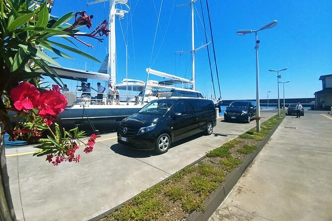 Private transfer service from TAORMINA to SIRACUSA (or Viceversa) - The drive: comfort details that matter for 1 hour 30 minutes