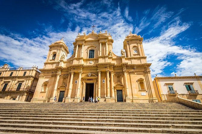 Private transfer service from TAORMINA to SIRACUSA (or Viceversa) - Door-to-door between Taormina and Syracuse: the real payoff